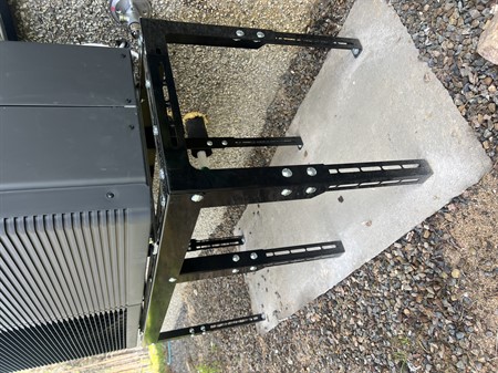 Maateline 300 kg säädettävä syvyys. RAL9005